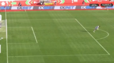 Құраманың қақпашысы ойын кезінде талып қалды - видео