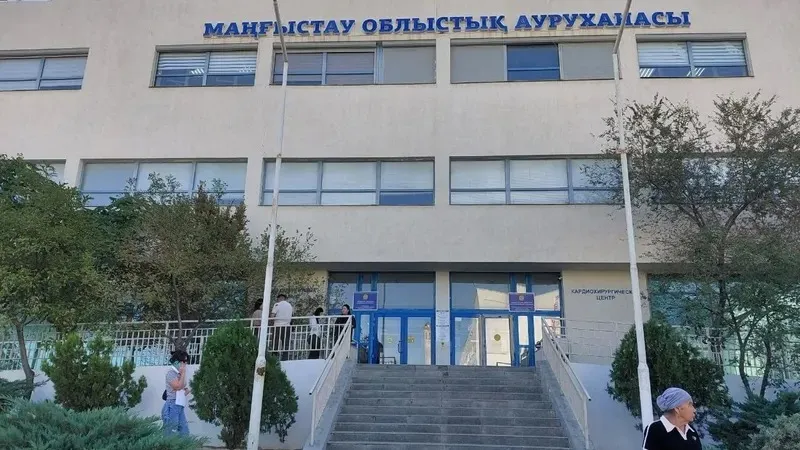 «Досын құтқаруға тырысқан»: Каспийде аман қалған сарбаздың әкесі ұлының жағдайын айтты